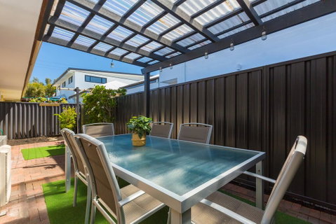 Coastal Convenience! Walk To The Shops & Cafes... - Accommodation Broome 3
