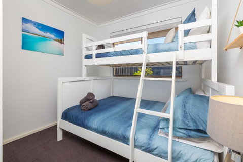 Coastal Convenience! Walk To The Shops & Cafes... - Accommodation Broome 2