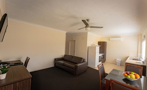 Comfort Inn And Suites Robertson Gardens - Accommodation Broome 1