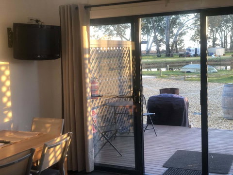 Coonawarra Cabins Unit D - Accommodation Broome 2