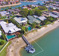 Coorumbong 16 - 5 BDRM Canal Home with Pool - Accommodation Broome