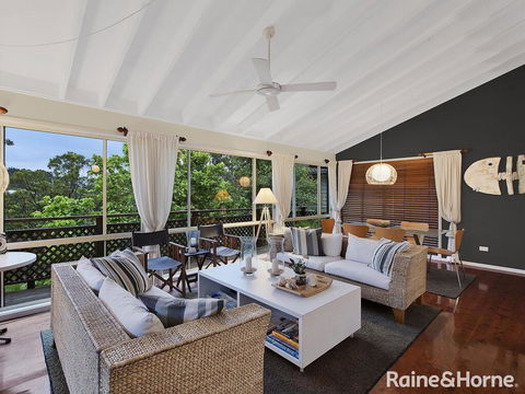 Copacabana Treehouse - 36 Oceano Street, Copacabana - Accommodation Broome 1