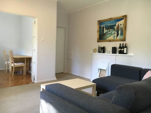 Cosy 2BR Plus Parking In Nth Sydney - Accommodation Broome 1