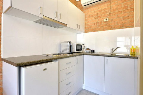 Cranbourne Motor Inn - Accommodation Broome 2