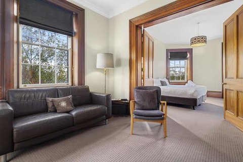 Cromwell Apartment - 3 Red Doors Battery Point - Accommodation Broome 1