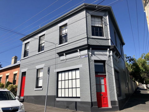 Cromwell Apartment - 3 Red Doors Battery Point - Accommodation Broome 0