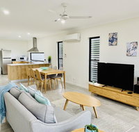 DAYDREAMING Airlie Beach Water views  only 200m to boardwalk. - Accommodation Broome