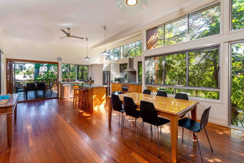 Decked Out For A Fantastic Holiday - Winnett St, Woorim (Upstairs Only) - Accommodation Broome 3