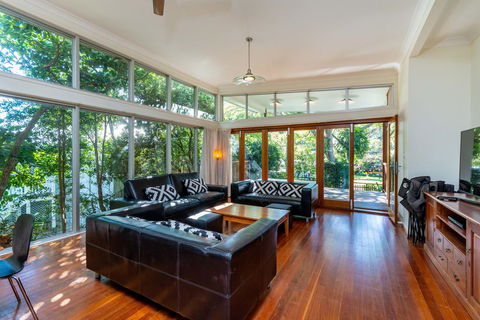 Decked Out For A Fantastic Holiday - Winnett St, Woorim (Upstairs Only) - Accommodation Broome 1