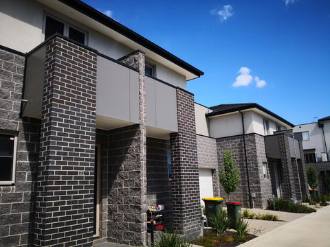 Delicate And Peaceful Bundoora Townhouse 12 - Accommodation Broome 0