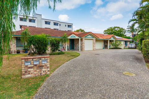 Delightful Duplex On Rose Ct, Bongaree - Accommodation Broome 3