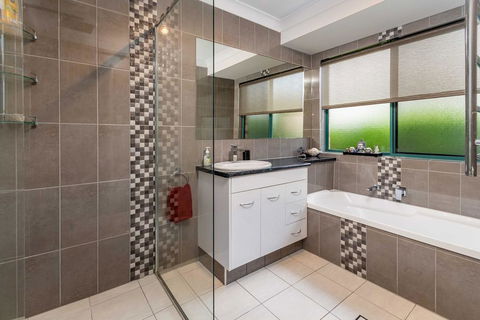 Delightful Duplex On Rose Ct, Bongaree - Accommodation Broome 2