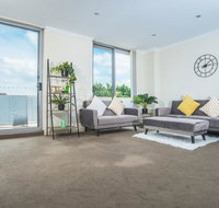 Designed Home of Ultimate Convenience In Gordon - Accommodation Broome