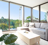 Designer Apartment with Balcony in Quiet Suburb - Accommodation Broome