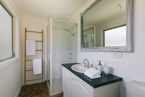 DOVESTONES BY THE SEA - INVERLOCH - Accommodation Broome 3