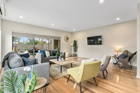 Dromana Beach House For Two Families. - Accommodation Broome 1
