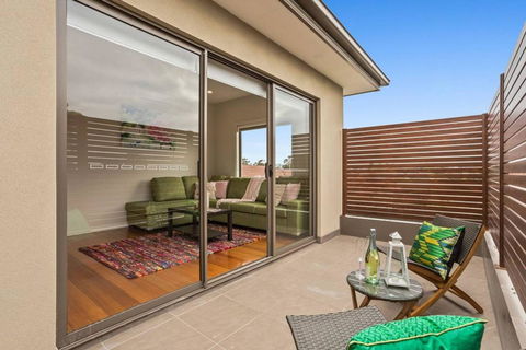 Dromana Beach House For Two Families. - Accommodation Broome 3