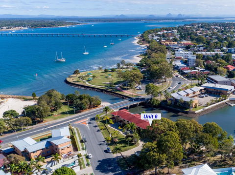 Elegant Waterfront Gem Where The Ocean Meets The Canal! - Accommodation Broome 0