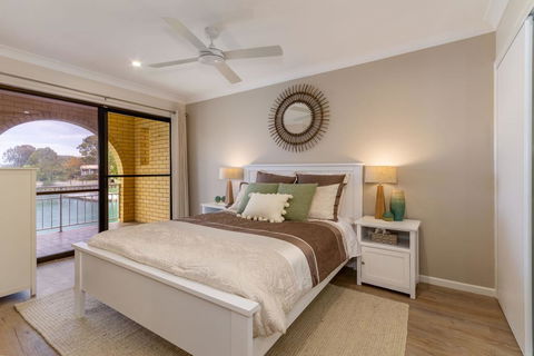 Elegant Waterfront Gem Where The Ocean Meets The Canal! - Accommodation Broome 2