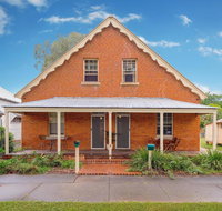 Eliza 1875 Red Brick Duplex Townhouse - Accommodation Broome
