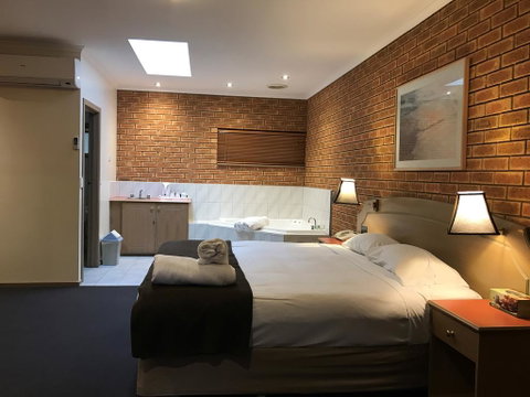Eltham Motor Inn - Accommodation Broome 2