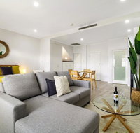 Enjoy bayside life at stylish studio close to city - Accommodation Broome
