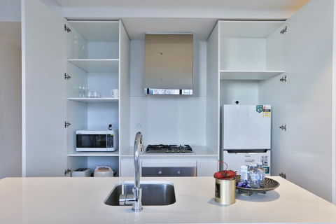 EQ TOWER Melbourne CBD APT - Accommodation Broome 2
