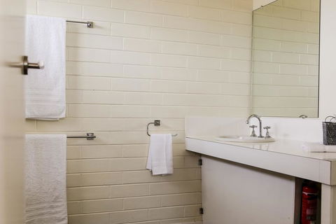 Esperance Coastal Retreat - Accommodation Broome 0