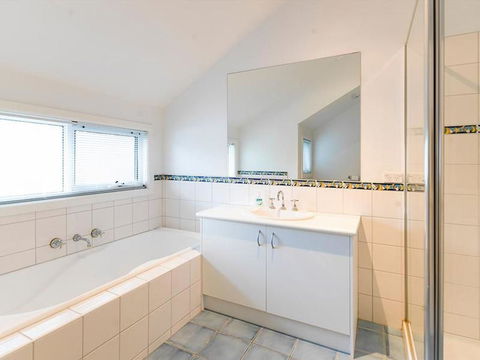 EVERGREEN BEACH HOUSE - Accommodation Broome 2