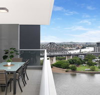 Executive Family 3 Bedroom Suite - Brisbane CBD - Views - Pool - WIFI - Free parking - Accommodation Broome