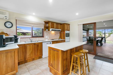 Family Getaway - Walk To Bay Beach - Accommodation Broome 1