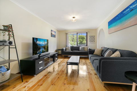 Family Getaway - Walk To Bay Beach - Accommodation Broome 0