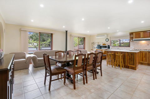 Family Getaway - Walk To Bay Beach - Accommodation Broome 2