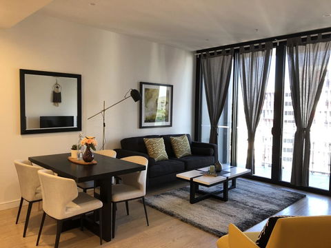 Family Home -Best Of South Bank With Car Park - Accommodation Broome 2