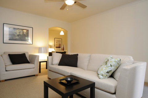 Feathers Serviced Townhouse - Accommodation Broome 3