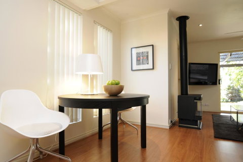 Feathers Serviced Townhouse - Accommodation Broome 2