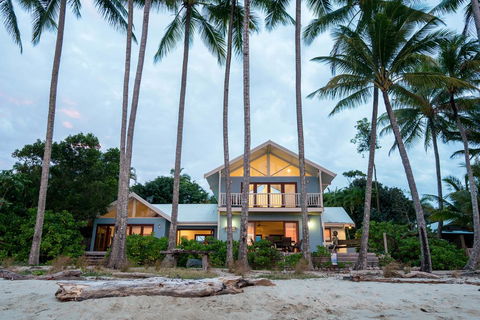 Frangipani Beach House - Newell Beach - Accommodation Broome 0