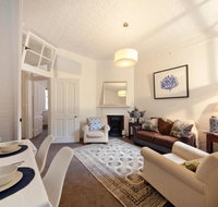 FUN TIMES in HUGE house 1 minute to SYDNEY HARBOUR - Accommodation Broome