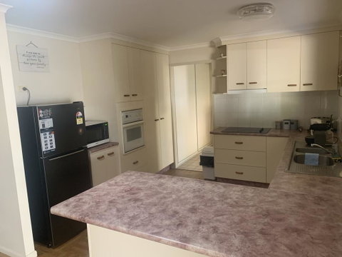 Gin Gin Budget Accommodation - Accommodation Broome 3