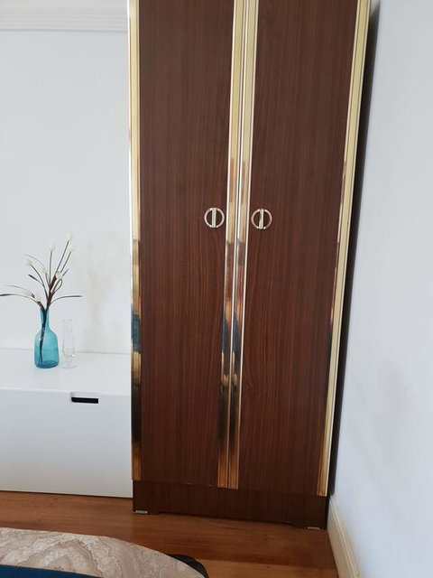 GIRLS ONLY. Large Bedroom With KING Bed, Close To Everything - Accommodation Broome 1