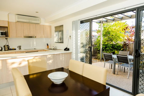 Gladstone Heights Executive Apartments - Accommodation Broome 2