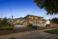 Golden Square Motor Inn