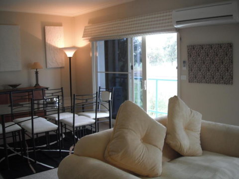 Golf View Apartment 7 - Accommodation Broome 1