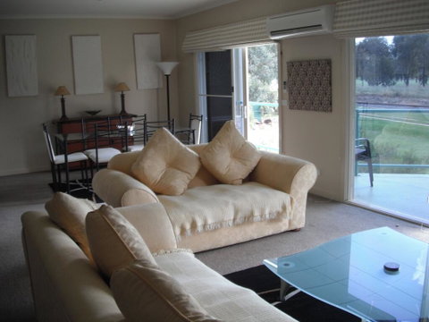 Golf View Apartment 7 - Accommodation Broome 3