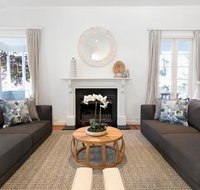 Hamptons Style Family Home 5 Minutes From Beach - Accommodation Broome