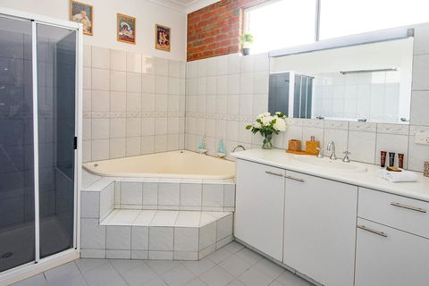 High Tide Five Star Appartment - Accommodation Broome 2