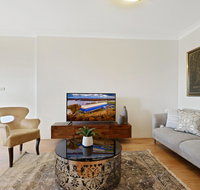 HomeHotel-Ultra Convenient Luxury Apartment close to Train Shops CBD - Accommodation Broome