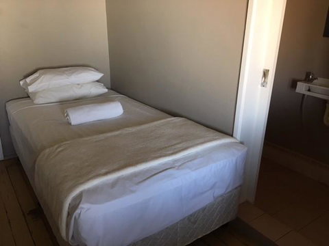 Hotel Corones - Accommodation Broome 2