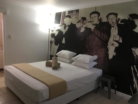 Hotel Corones - Accommodation Broome 1
