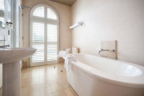 Hotel Frangos - Accommodation Broome 3